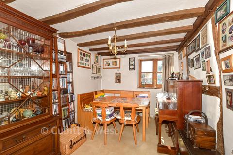 2 bed property, in Church Hill, £375,000