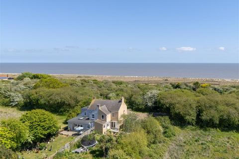2 bed property, in North Cliff, £385,000