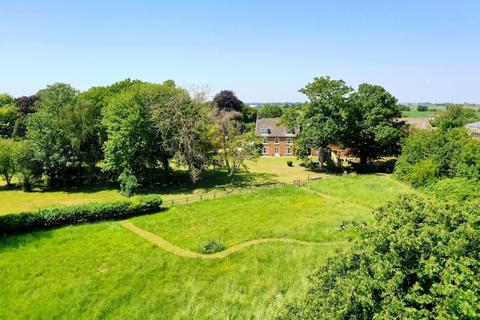 5 bed property, in Characterful Period Home in Terrington St. Clement, £950,000