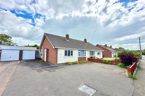 2 bed property, in Apex Drive, £225,000