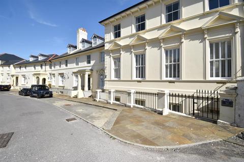 4 bed property, in Archery Road, £975,000
