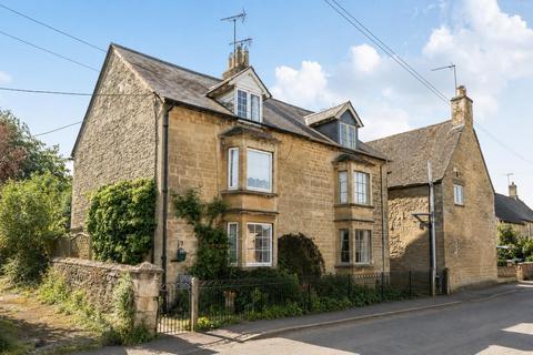 3 bed property, in High Street, £650,000