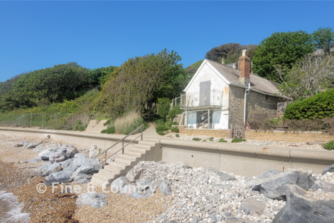 2 bed property, in The Cliff Path, £350,000
