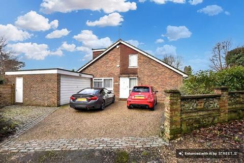 3 bed property, in Ermyn Way, £700,000