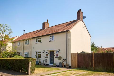 3 bed property, in Rectory Road, £275,000
