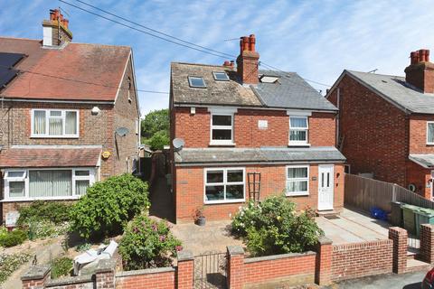 3 bed property, in Howland Road, £435,000