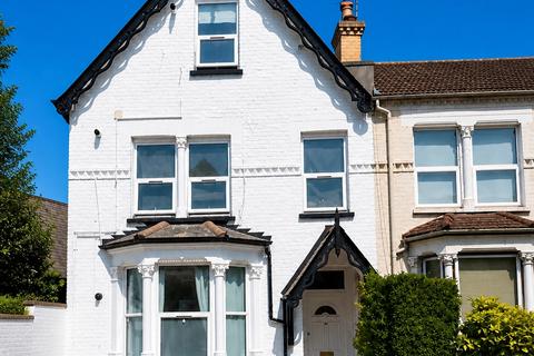 6 bed property, in Southbridge Road, £840,000