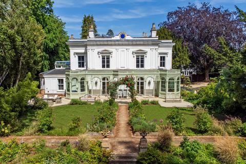 5 bed property, in Woodstock Road, £7,950,000