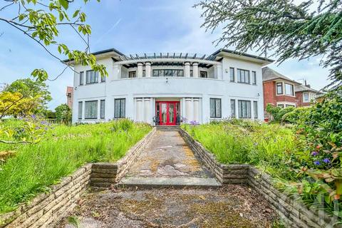 3 bed property, in East Park Drive, £395,000