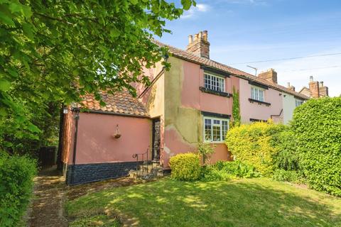 2 bed property, in Kitchen Hill, £350,000