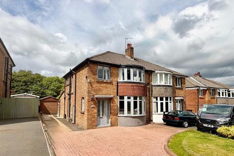 3 bed property, in Huddersfield Road, £350,000