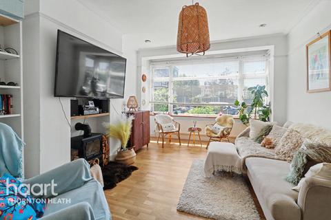 3 bed property, in Mayfield Crescent, £475,000