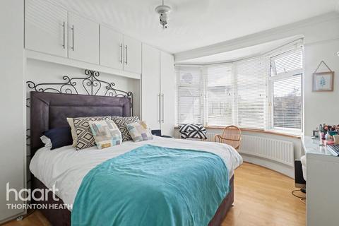 3 bed property, in Mayfield Crescent, £475,000