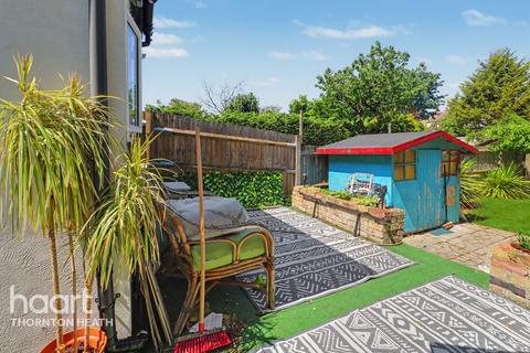 3 bed property, in Mayfield Crescent, £475,000