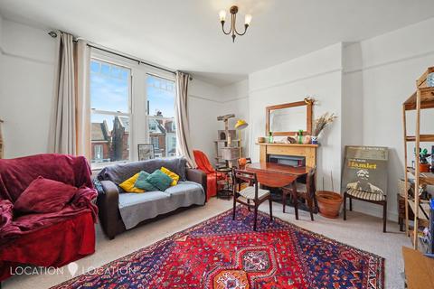3 bed property, in Ferme Park Road, £500,000