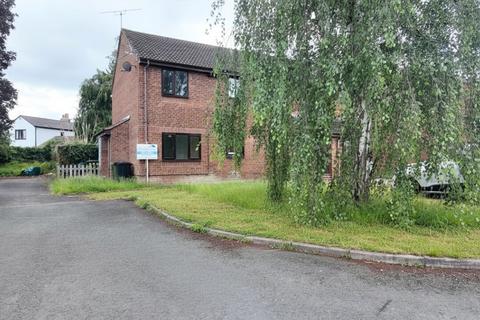 1 bed property, in Ridgemoor Road, £125,000