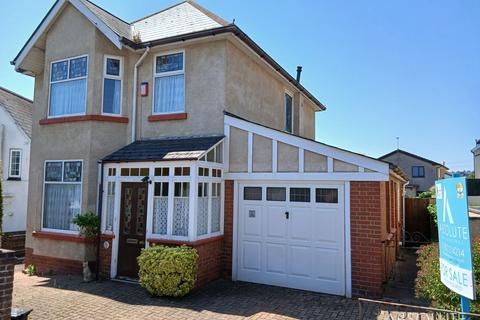 3 bed property, in Cedar Road, £425,000