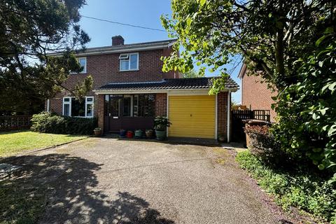 3 bed property, in Heckfield Green, £375,000