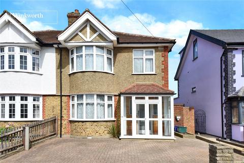 3 bed property, in Abbotts Road, £600,000