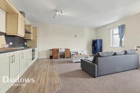 2 bed property, in Westgate Street, £140,000
