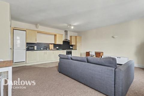 2 bed property, in Westgate Street, £140,000