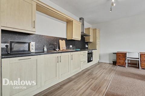 2 bed property, in Westgate Street, £140,000