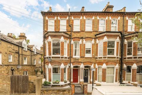 1 bed property, in Hemberton Road, £550,000