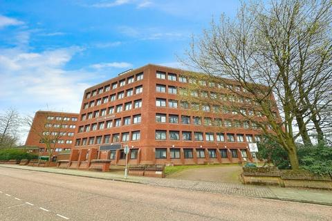 1 bed property, in Church Street, £125,000