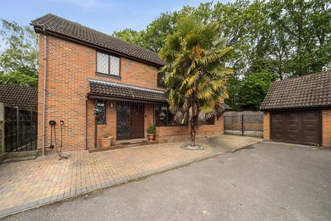 4 bed property, in Sycamore Rise, £650,000