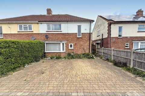 3 bed property, in Larksfield Avenue, £325,000