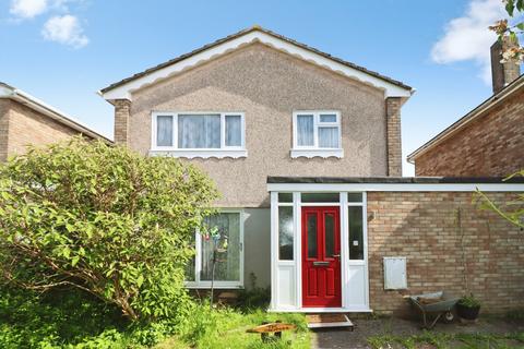 4 bed property, in Quedgeley, £390,000