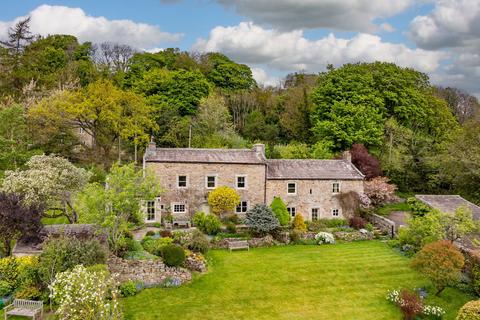 4 bed property, in Ling Garth, £695,000