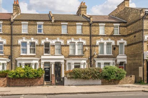 4 bed property, in Southampton Way, £875,000