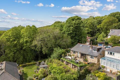 4 bed property, in Western Avenue, £450,000