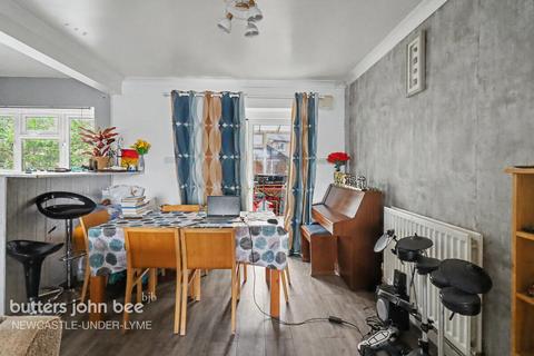 3 bed property, in Ashcroft Avenue, £175,000