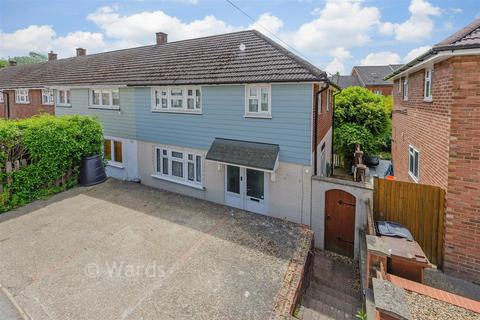 3 bed property, in Sycamore Road, £325,000