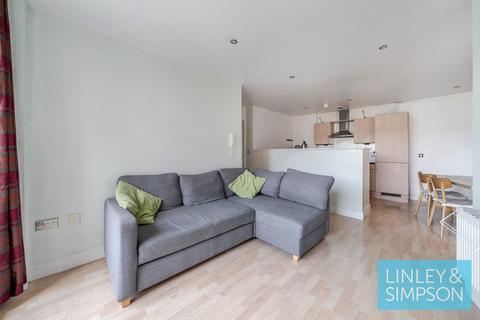 2 bed property, in Admiral Court, £160,000