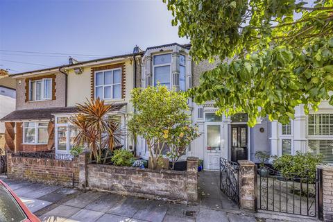 3 bed property, in Battenburg Avenue, £275,000