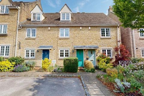 3 bed property, in Swan Court, £335,000