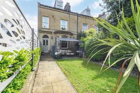 6 bed property, in 10 Clifton Road, £545,000