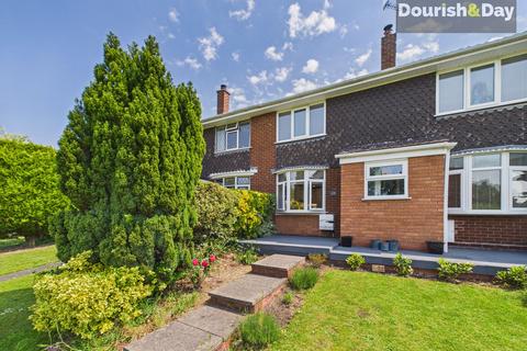 3 bed property, in Fallowfield Close, £230,000
