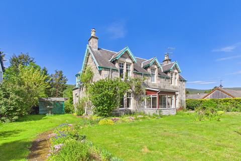 3 bed property, in Grampian Road, £400,000