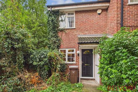 2 bed property, in Bluecoat Close, £60,000