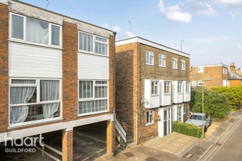 3 bed property, in Drummond Road, £450,000