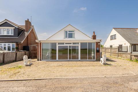 5 bed property, in The Esplanade, £325,000