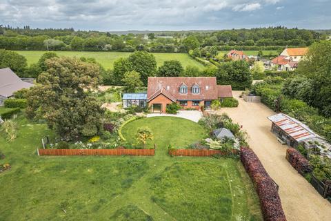 4 bed property, in Exceptional Four Bedroom Country Home in Wood Norton, £850,000