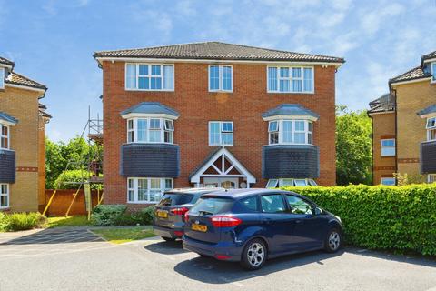 2 bed property, in Saxon Court, £200,000