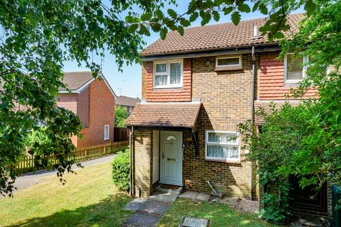2 bed property, in Oak Green Way, £420,000
