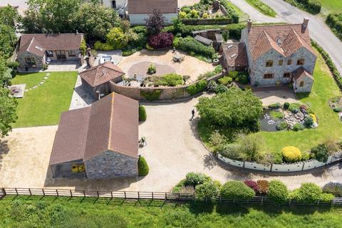 6 bed property, in Holywell Road, £925,000