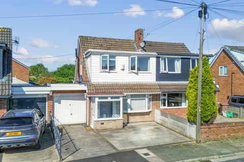 3 bed property, in Woolacombe Avenue, £215,000